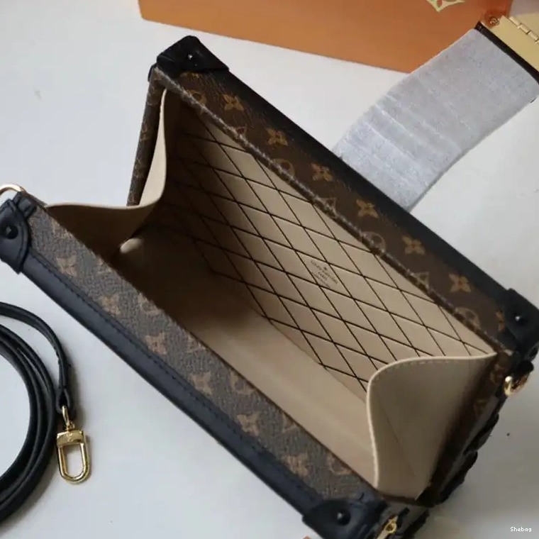 Bags 2104DJ0105 LV 0706